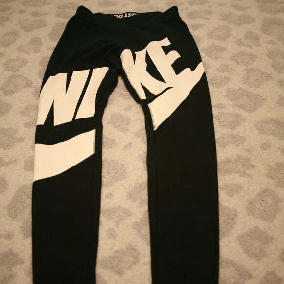 Nike Women's Leggings, Size Medium, Black - Picture 1 of 3
